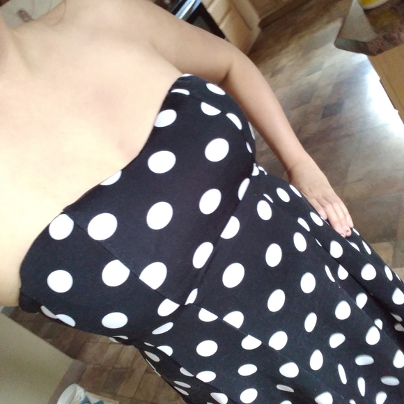 🤍Strapless Polka Dot Dress🖤 - Picture 3 of 3